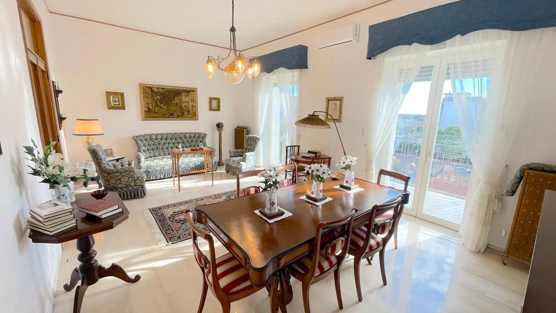 La Casa Di Emira contacts